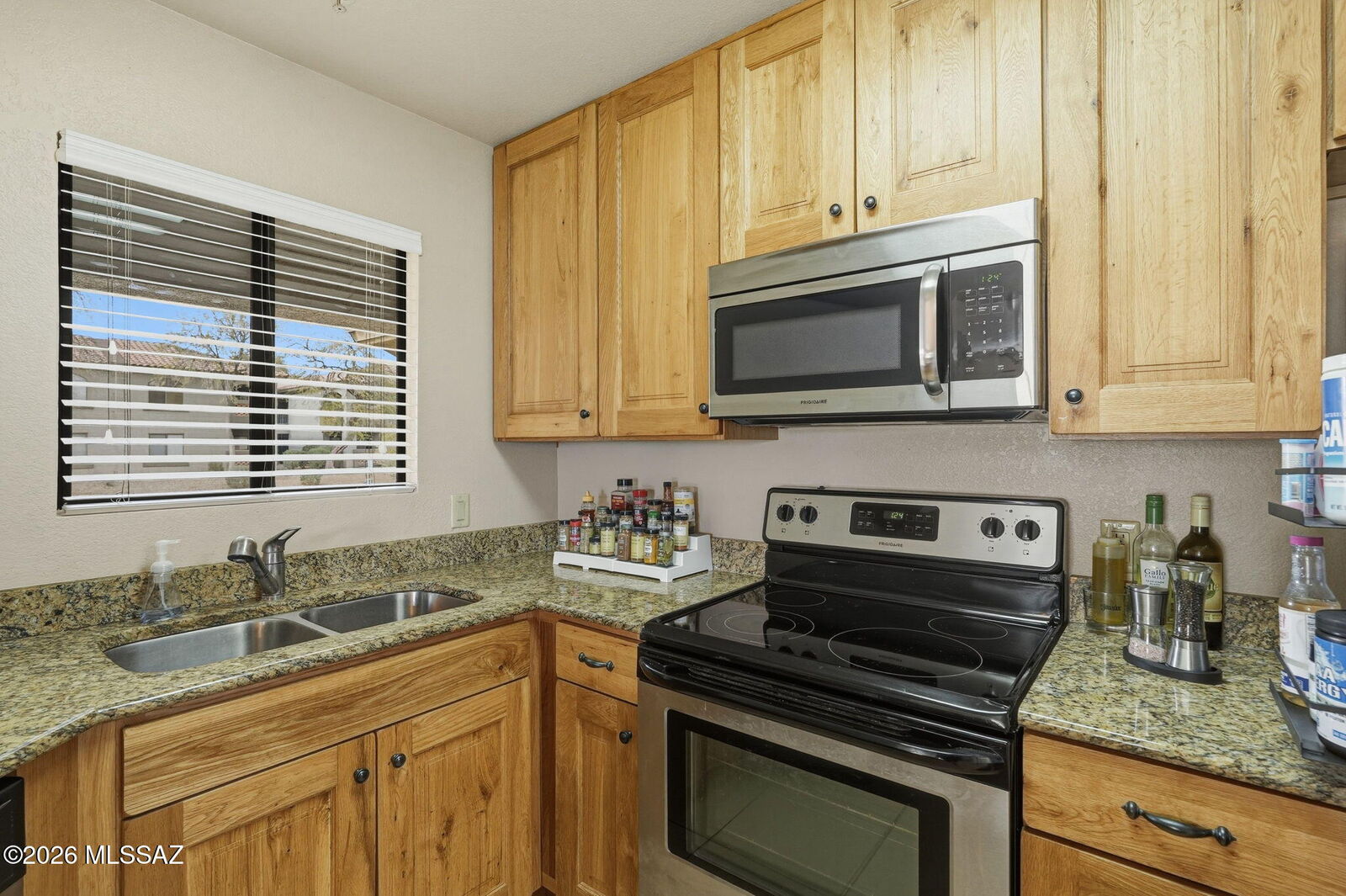Property Photo: 5751 N Kolb Road 27204 AZ 85750