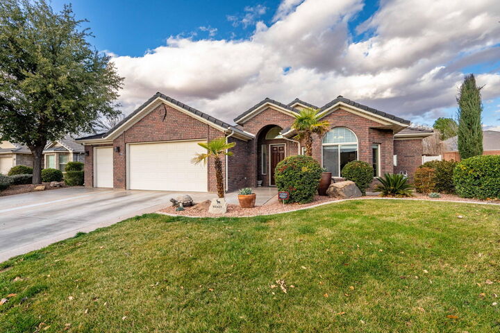 Property Photo:  1730 W Stonebridge Dr #67  UT 84770 