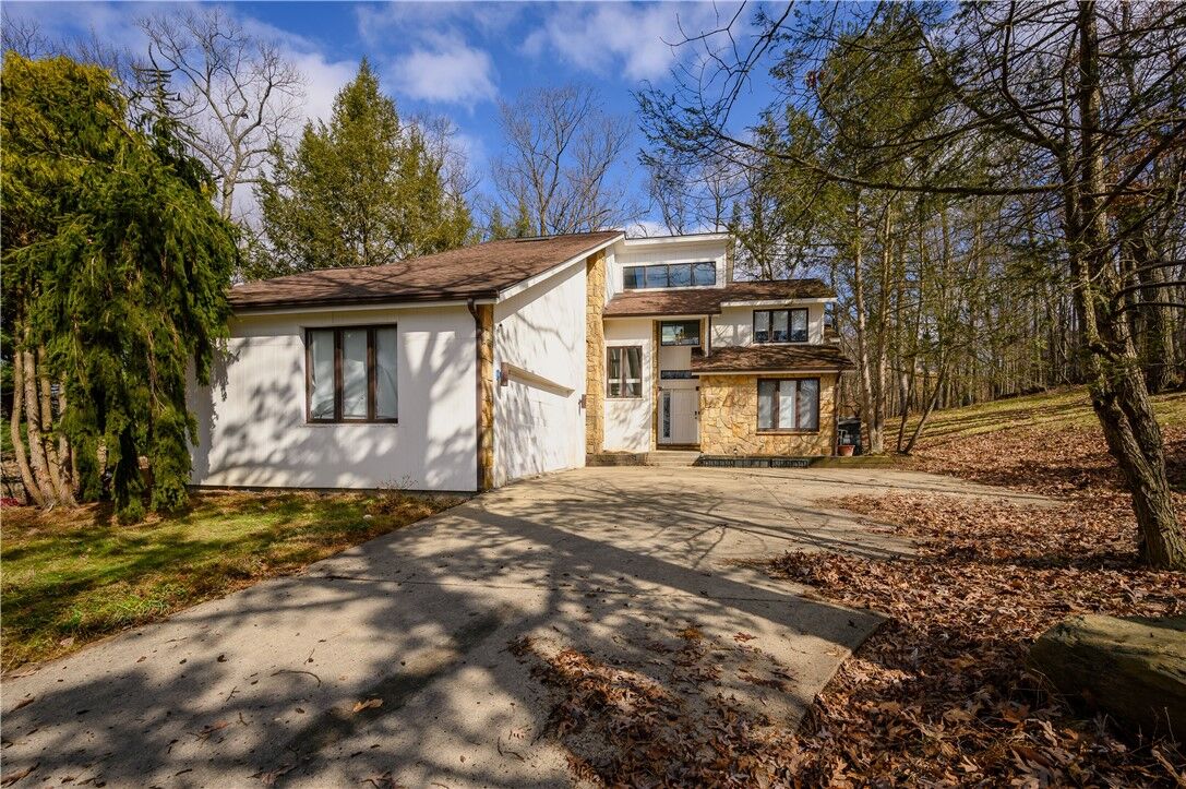 Property Photo: 219 La Grande Dr PA 16066
