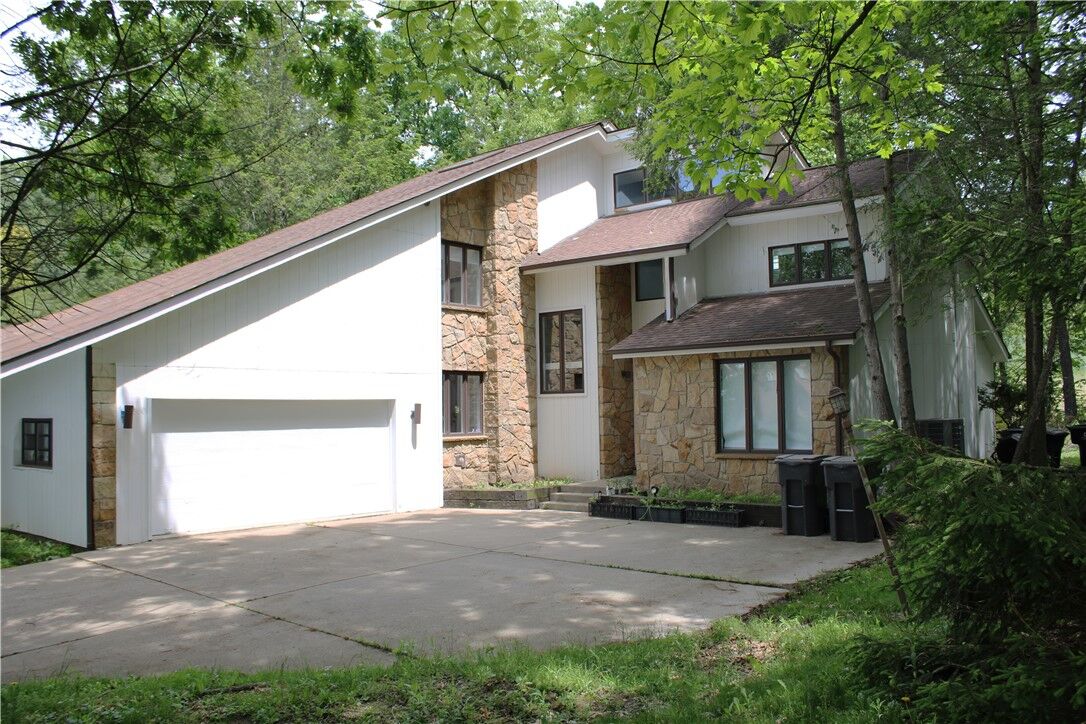 Property Photo: 219 La Grande Dr PA 16066