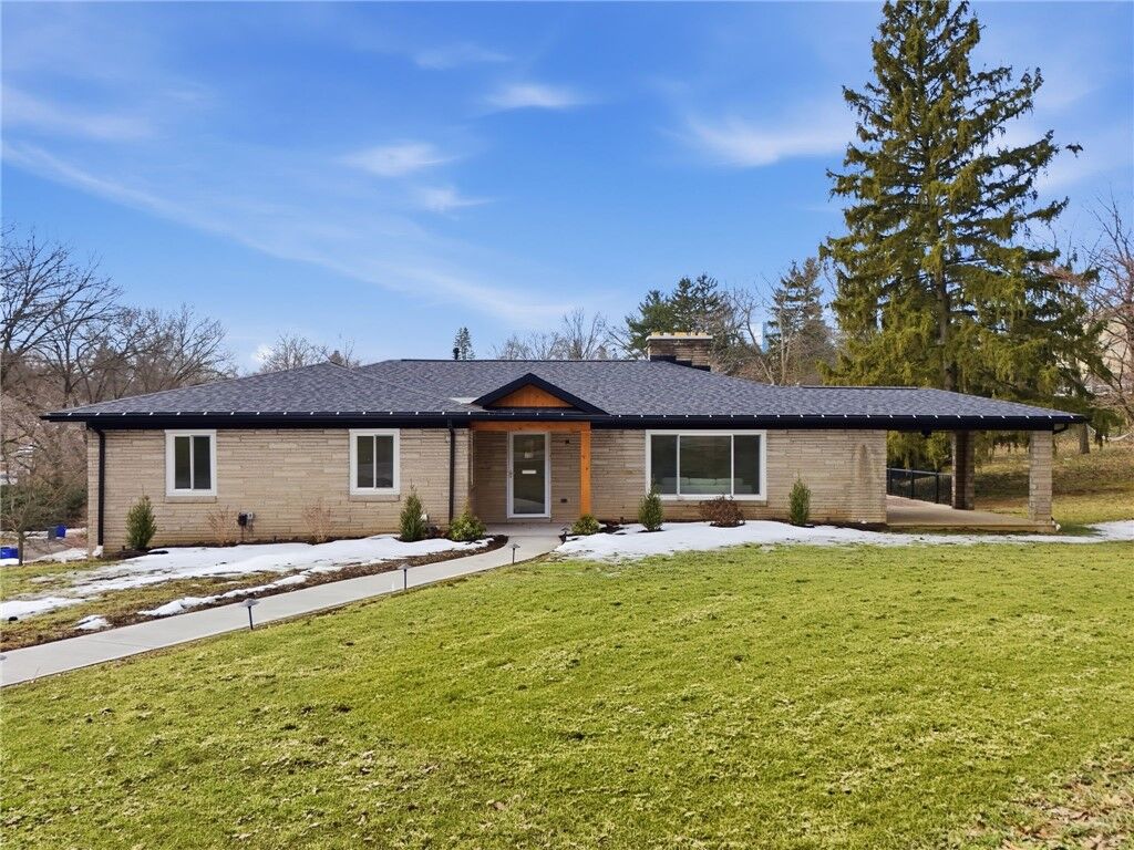 Property Photo:  954 Lakemont Dr  PA 15243 