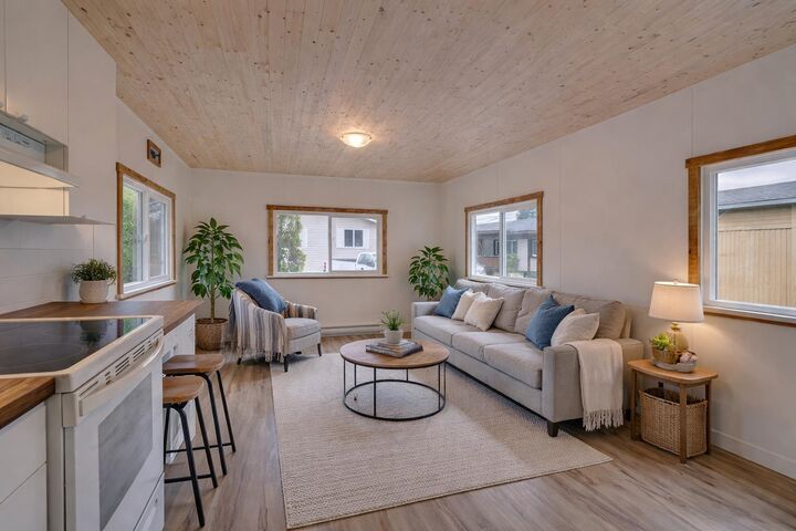 1413 Sunshine Coast Highway 28 — photo 1