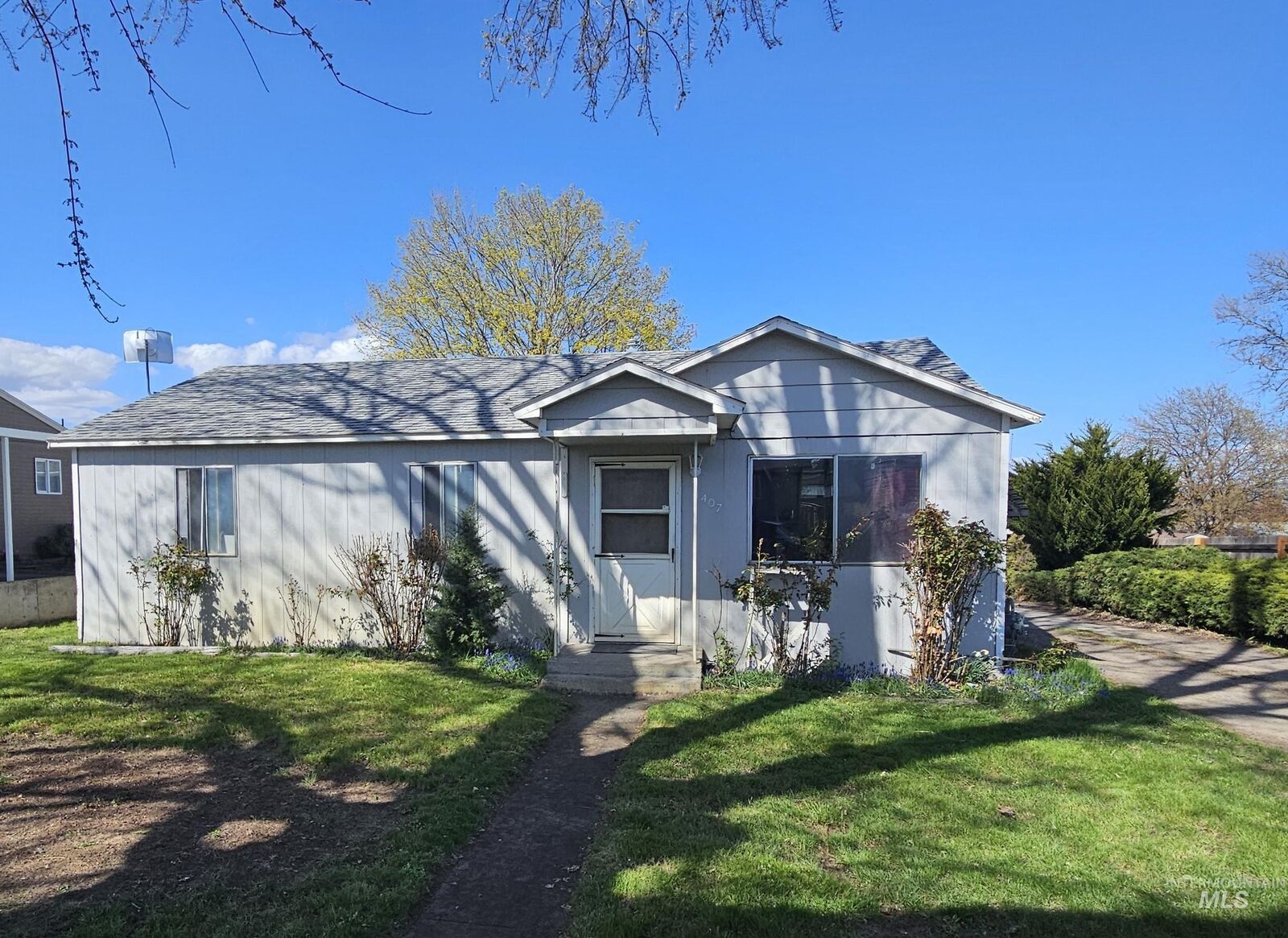 Property Photo:  1407 &Amp 1407 1/2 Burrell Ave  ID 83501 