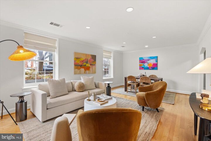 Property Photo: 402 Commonwealth Avenue 106 VA 22301