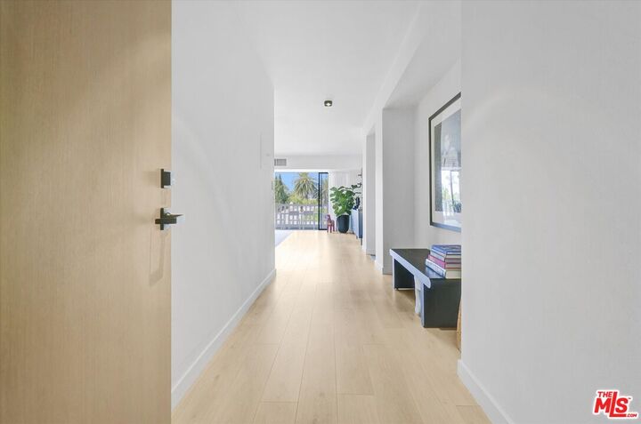 Property Photo:  999 N Doheny Dr  CA 90069 