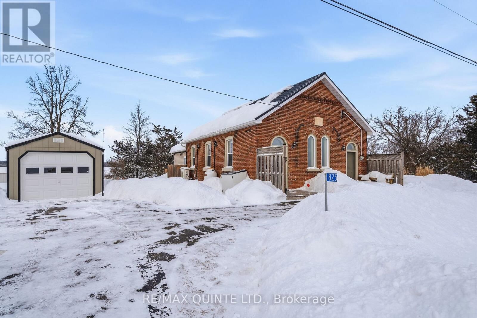 Property Photo:  825 Airport Parkway  ON K8N 4Z6 