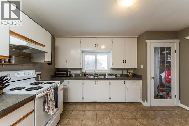 Property Photo:  2020 Ross Crescent  BC V2M 1Y5 