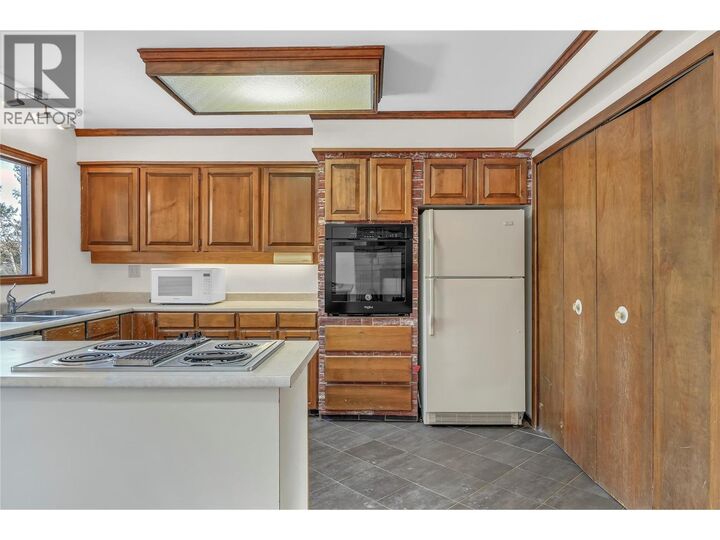 Property Photo:  379 Mayne Avenue  BC V0X 1W0 