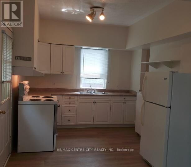 Property Photo:  248 Emery Street East  ON N6C 2E2 