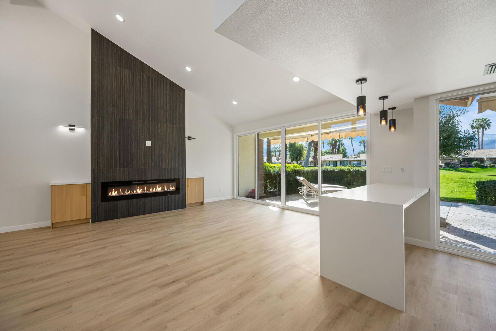 Property Photo: 251 Calle Del Verano CA 92260