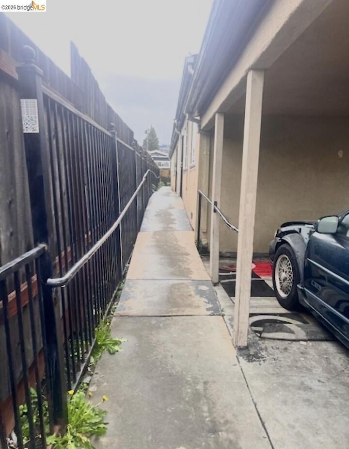 Property Photo: 6230 Hayes St CA 94621