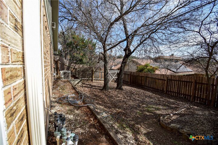 Property Photo:  1502 Cedar Oaks Lane  TX 76548 