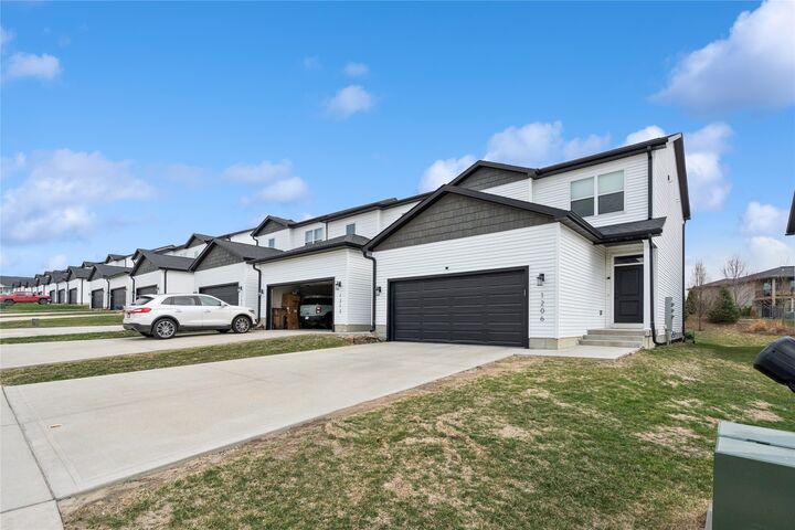 Property Photo: 1206 E 28th Street IA 50211