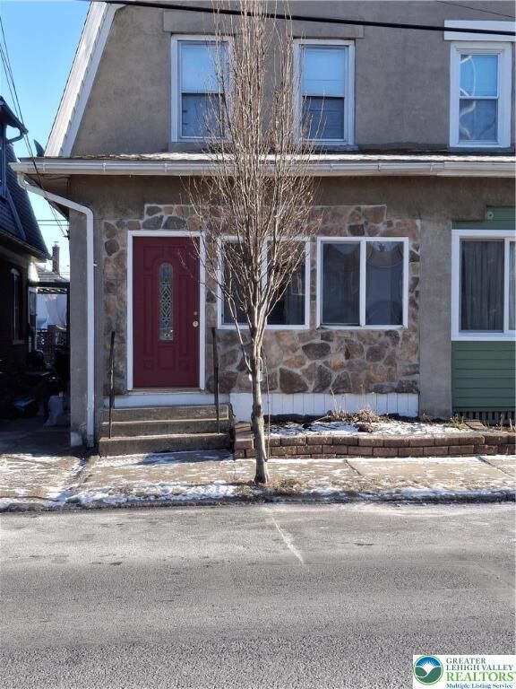 Property Photo:  2422 Freemansburg Avenue  PA 18042 