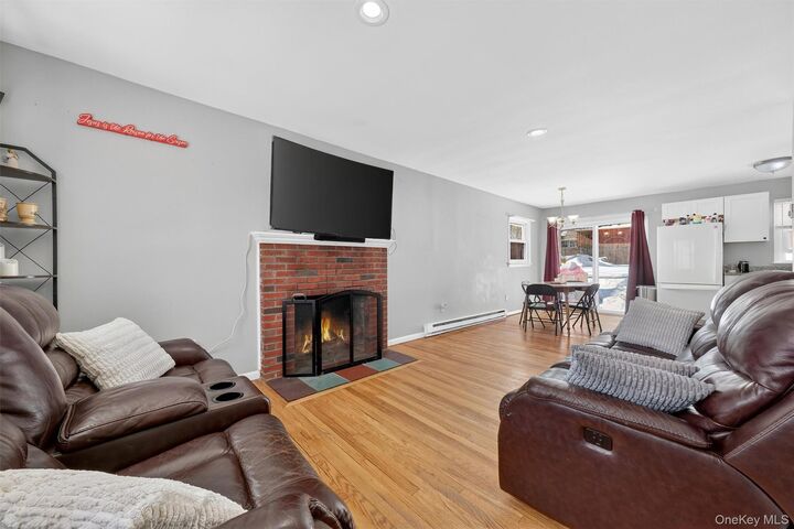 Property Photo:  10 Orient Place  NY 12563 