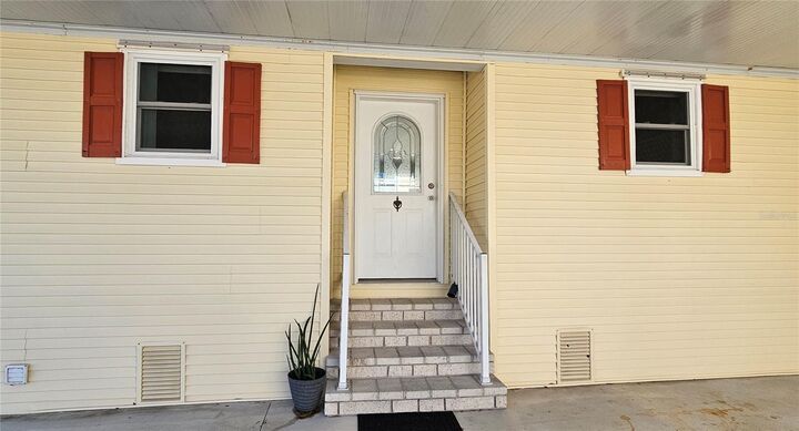 Property Photo:  140 Southwinds Drive  FL 34231 