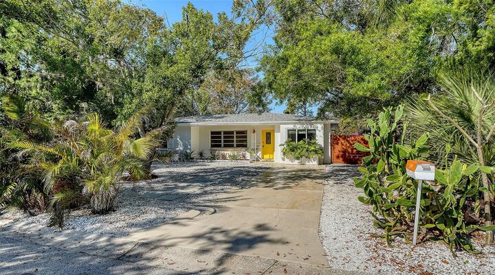 Property Photo:  5019 Stevens Drive  FL 34234 
