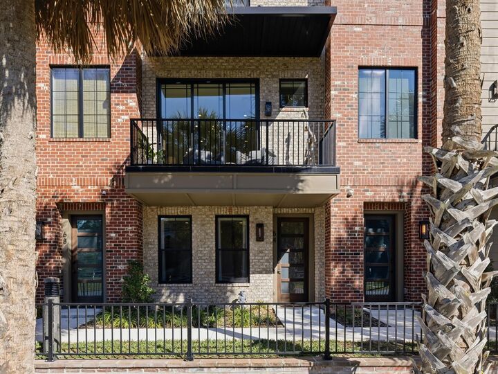 Property Photo:  64 N Park Avenue  FL 34787 