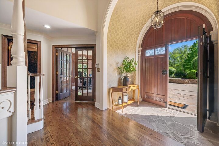 Property Photo:  33 Ketterling Court  IL 60010 