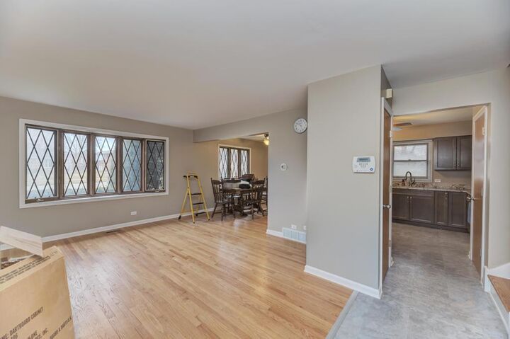 Property Photo:  551 N Vista Avenue  IL 60148 