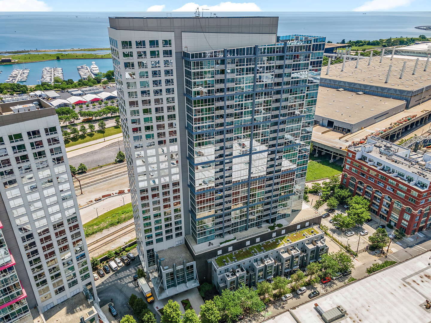 Property Photo: 1901 S Calumet Avenue 807 IL 60616