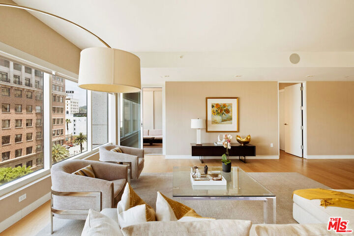 Property Photo:  6250 Hollywood Boulevard 8M  CA 90028 