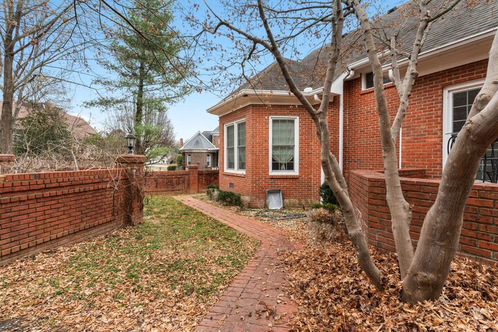 Property Photo:  126 N Country Club Dr  TN 37075 