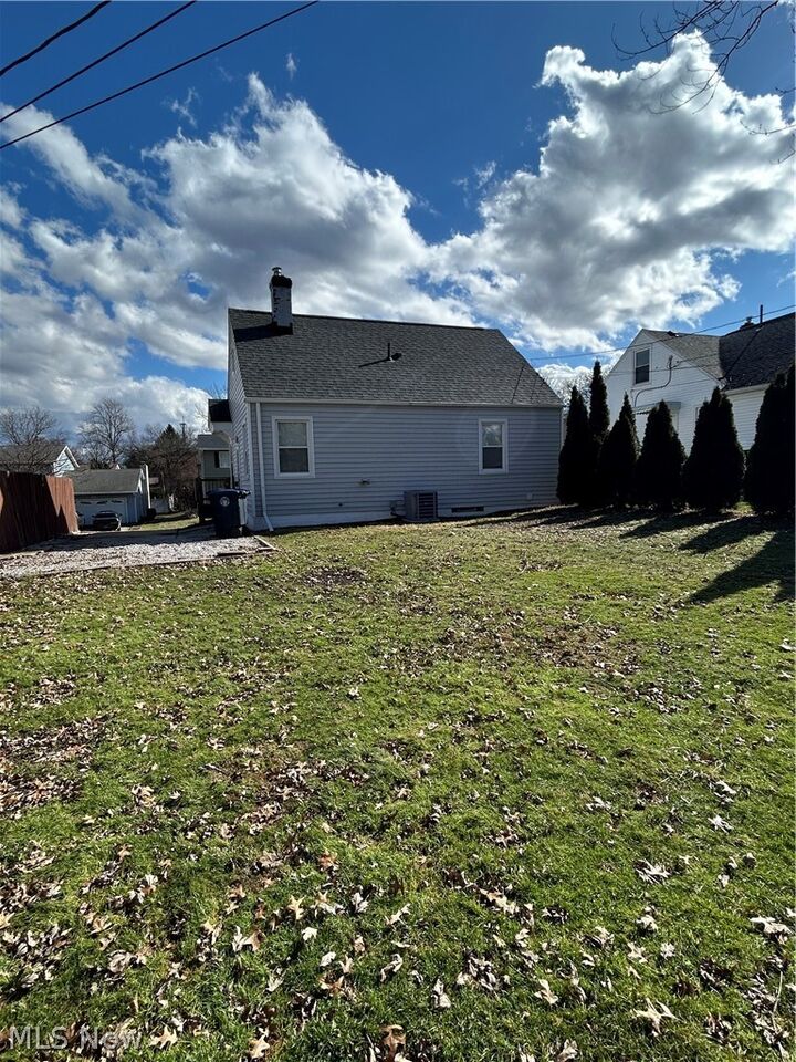 Property Photo:  178 Mission Drive  OH 44301 