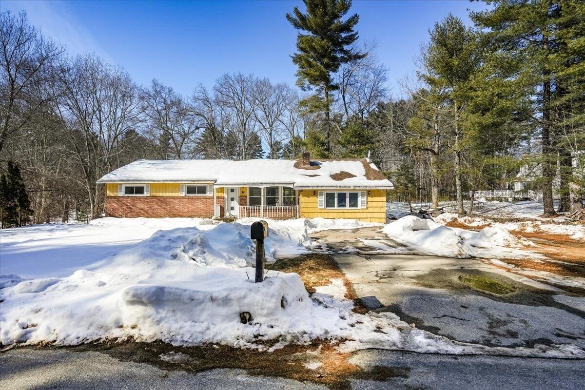 Property Photo: 6 Hemlock Drive NH 03076