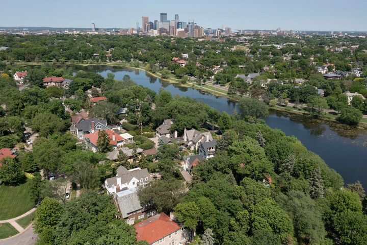 Property Photo:  2635 Newton Avenue S  MN 55405 