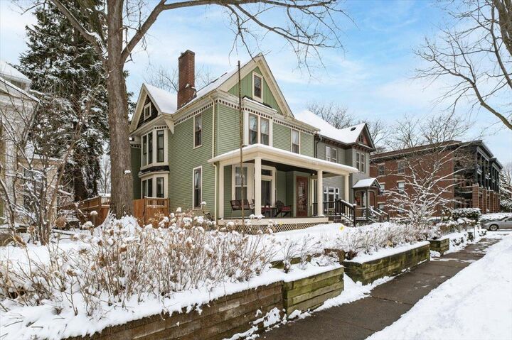 Property Photo:  674 Holly Avenue  MN 55104 