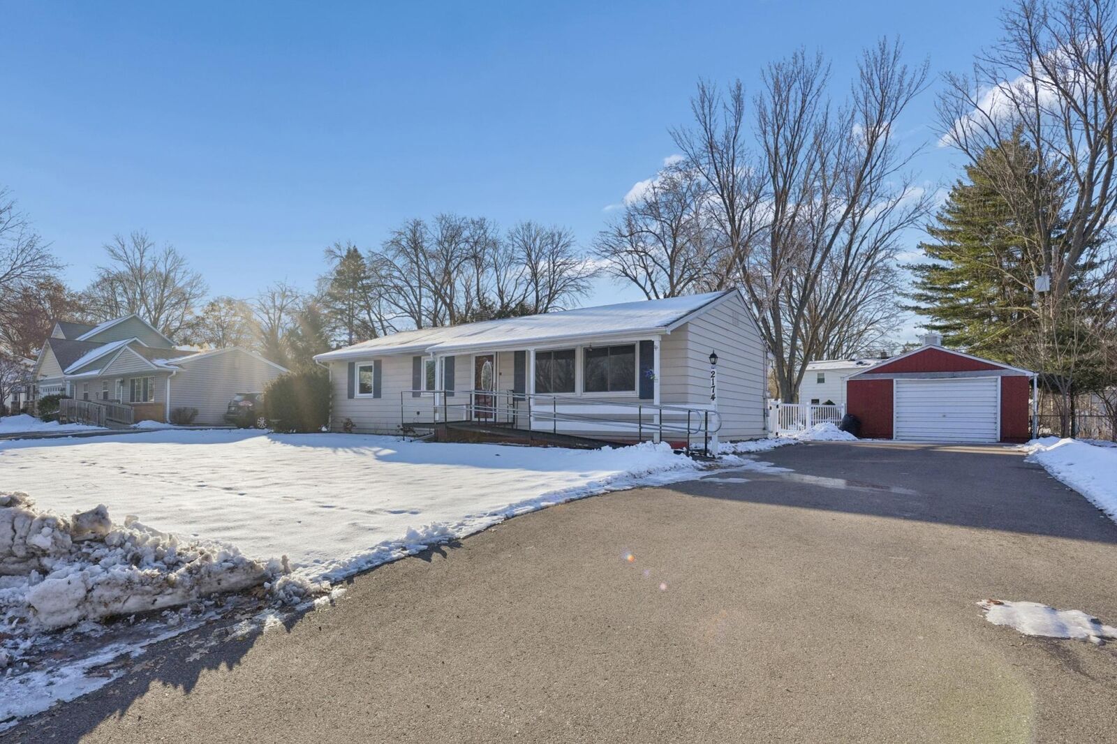 Property Photo:  2174 County Road F E  MN 55110 