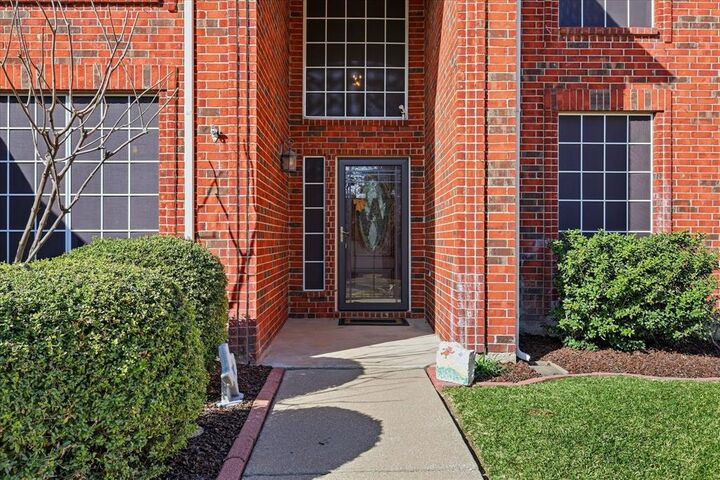 Property Photo: 633 Cherry Tree Drive TX 76248