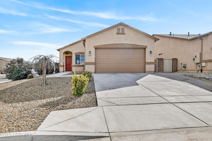 Property Photo: 6177 E Livingston Loop AZ 86314