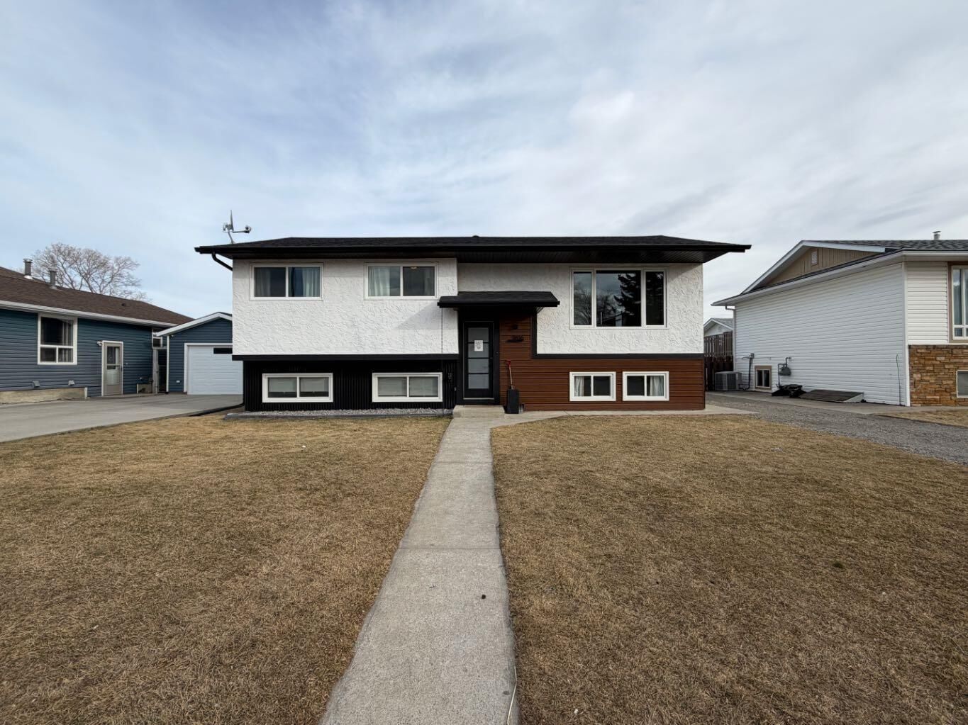 Property Photo:  2106 7 Avenue  AB T0L 0Z0 