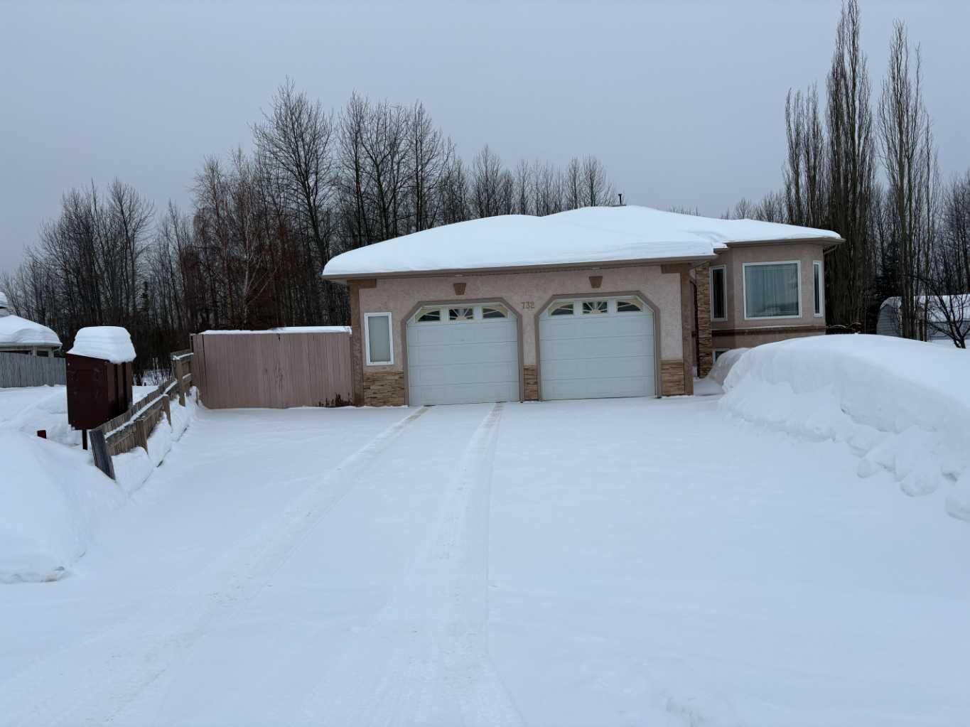 Property Photo:  732 9 Street SW  AB T0G 2A4 