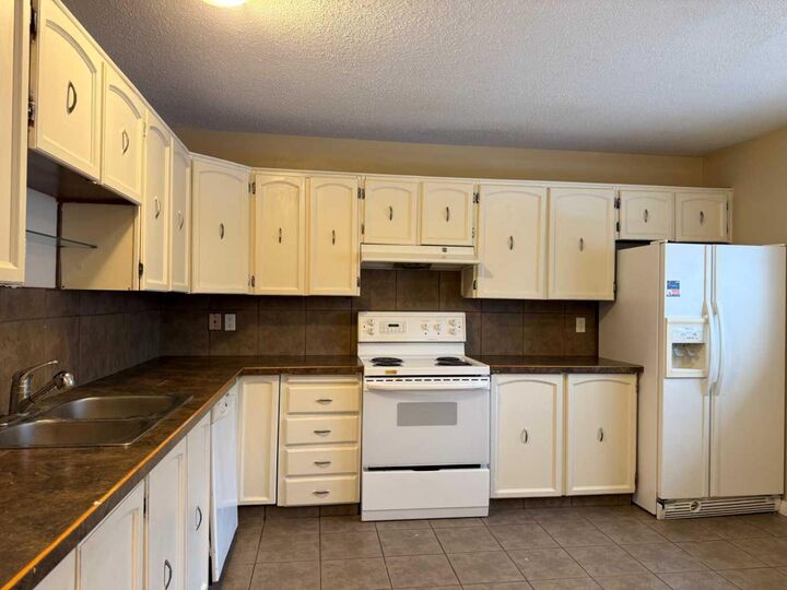 Property Photo:  439 Ranchview Court NW  AB T3G 1A7 