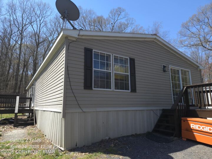 Property Photo:  2549 Lynnwood Drive  PA 18302 