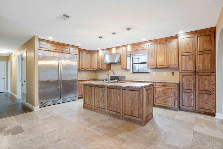 Property Photo:  1002 Daffin Rd  FL 32577 