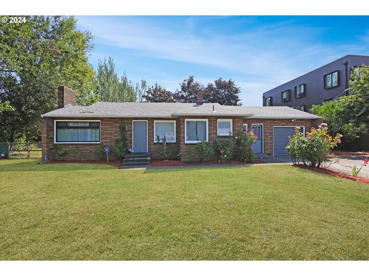 Property Photo:  450 SE Hogan Rd  OR 97080 