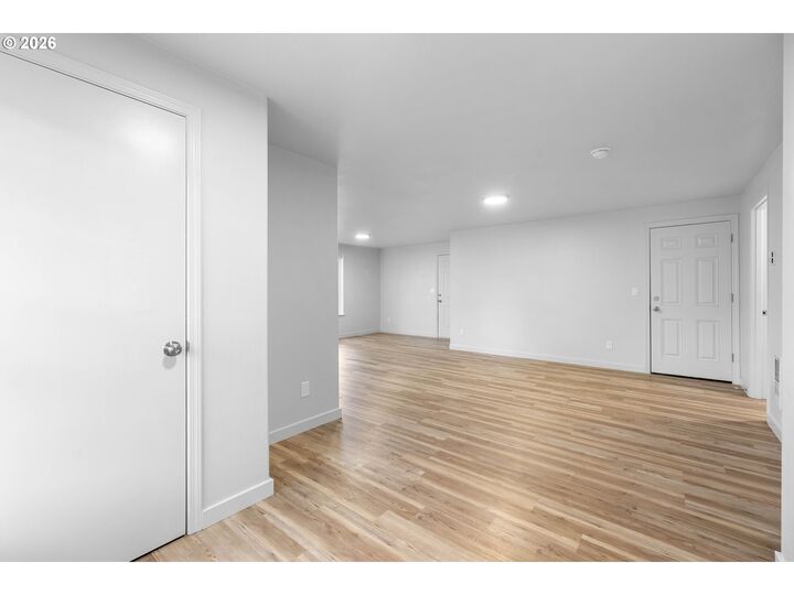 Property Photo: 1116 W 30th St WA 98660