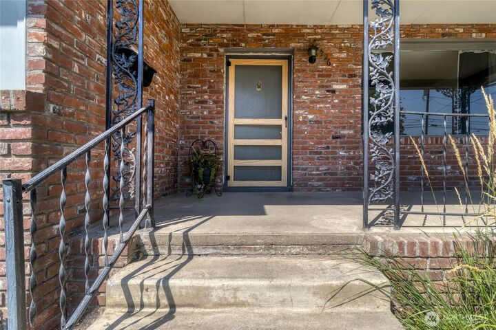 Property Photo: 226 SW Davis Avenue WA 99324