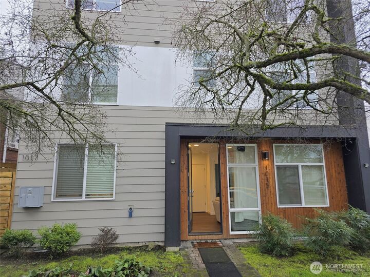 Property Photo:  1015 NE 55th Street  WA 98105 