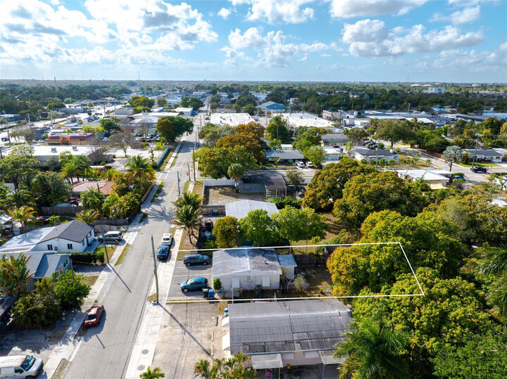 Property Photo:  659 NE 32nd Street  FL 33334 