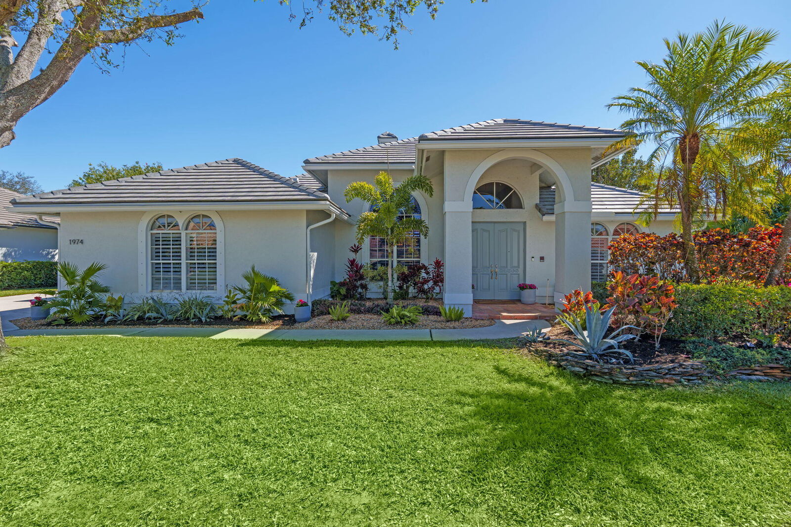 Property Photo:  1974 S Club Drive  FL 33414 