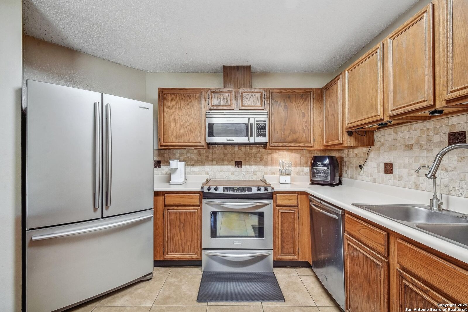 Property Photo: 14218 Fairwayhill TX 78217