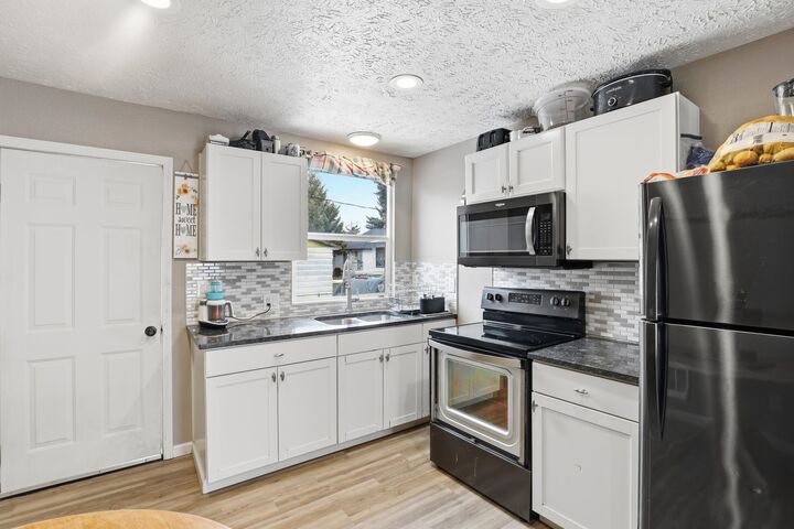 Property Photo:  321 E Grace St  WA 99022 