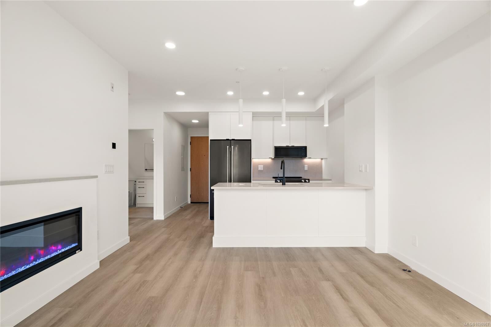 Photo de la propriété:  1102 Esquimalt Rd 303  BC V9A 0L3 