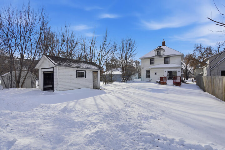 Property Photo:  