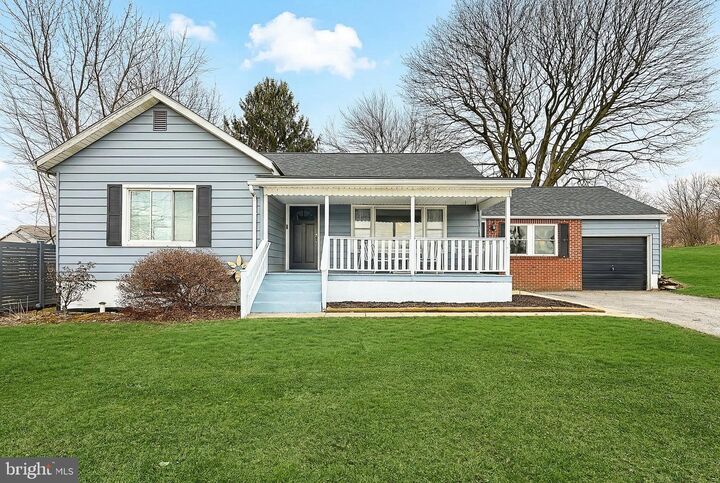 Property Photo:  2202 Windsor Road  PA 17366 